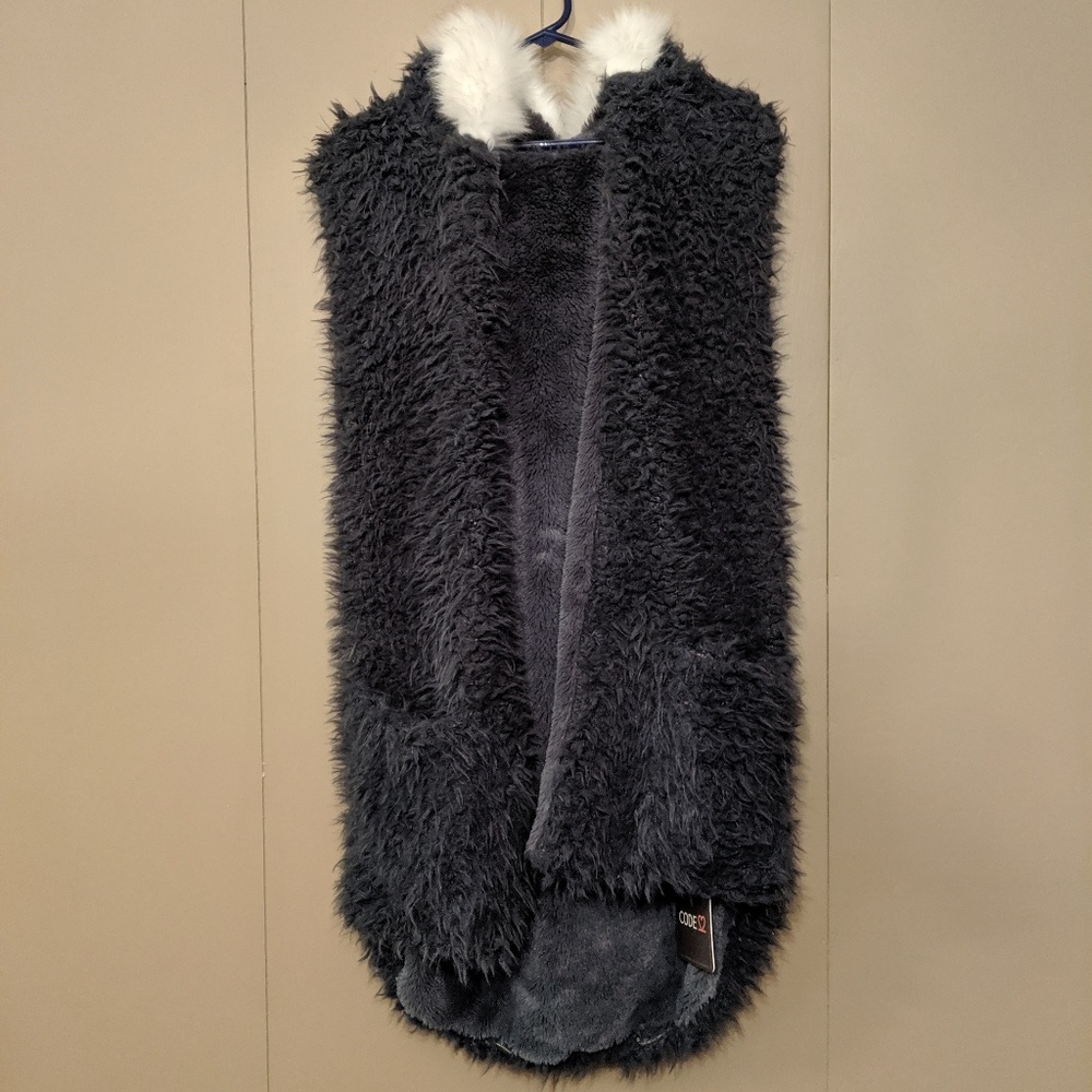Fur-lined, hooded vest